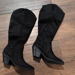 NIB 9.5 Black Faux Suede Cowgirl Boots Pointed Toe Stacked Heel